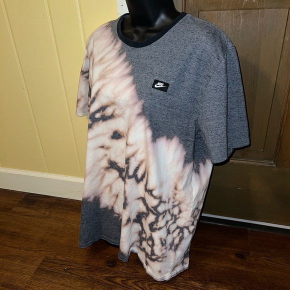 Nike Sportswear Gray & Cream Acid Wash Pattern Short Sleeve Logo Shirt Size XL - Picture 5 of 8